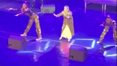 Татьяна Буланова представила новую подтанцовку