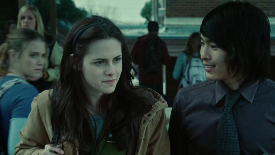 Известный по «Сумеркам» актер Чон подрался с прохожим в Санкт-Петербурге