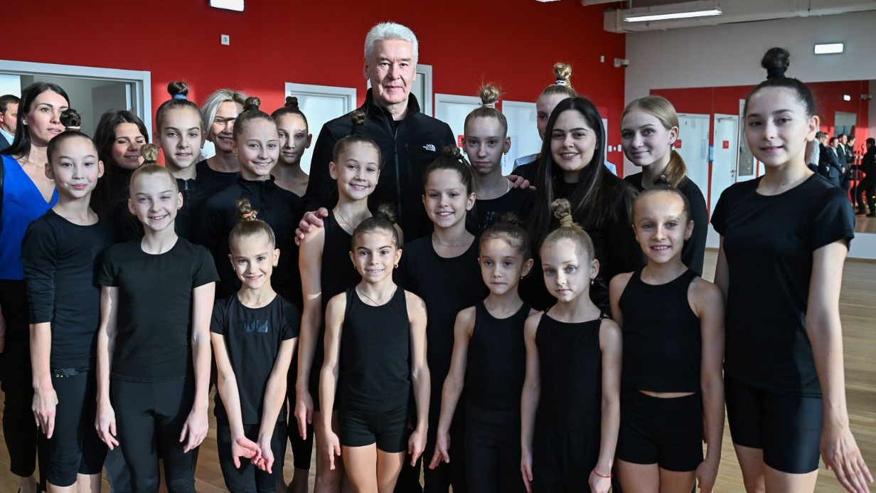 Мэр Москвы Сергей Собянин встретился с коллективом и юными спортсменами спортивного комплекса «Акварис», который открылся на юге столицы