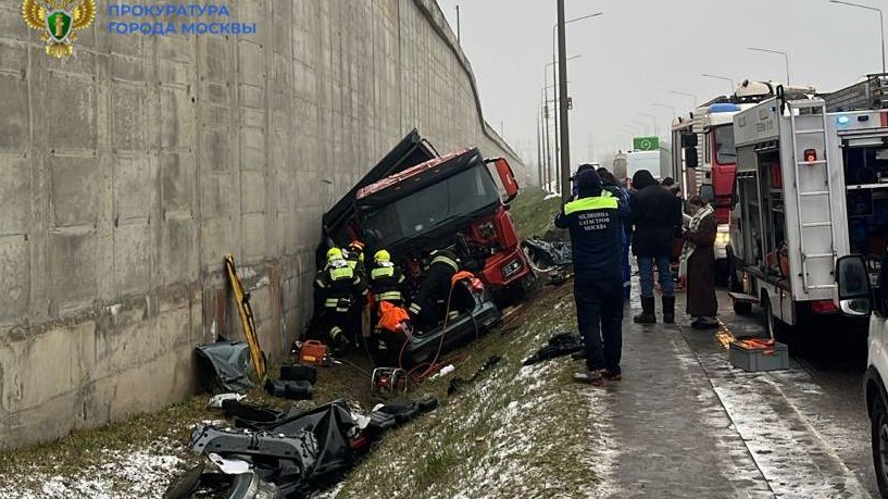 Два автомобиля столкнулись на Филимонковском шоссе в Новой Москве, есть погибший