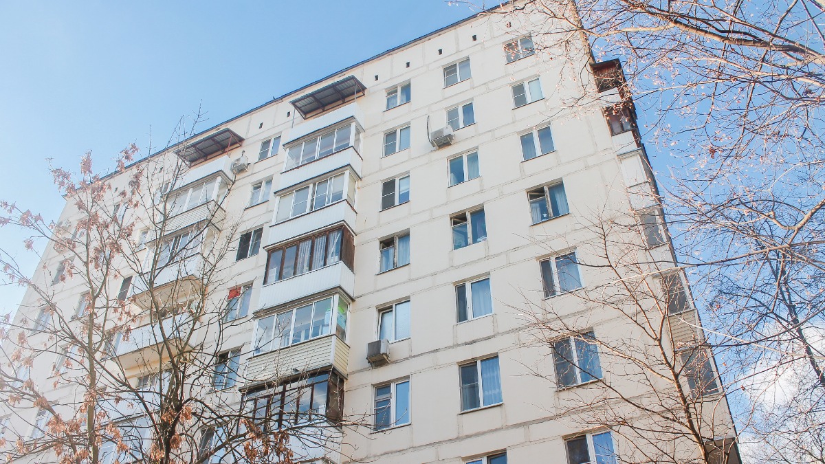 В жилом доме в районе Алексеевский в 2025 году произвели замену лифтового оборудования