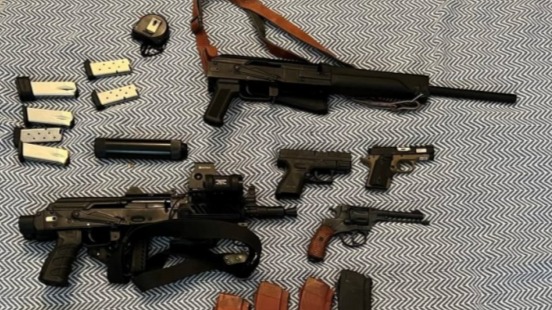 Силовики нашли дома у москвича автомат Калашникова, пистолет-пулемет и патроны