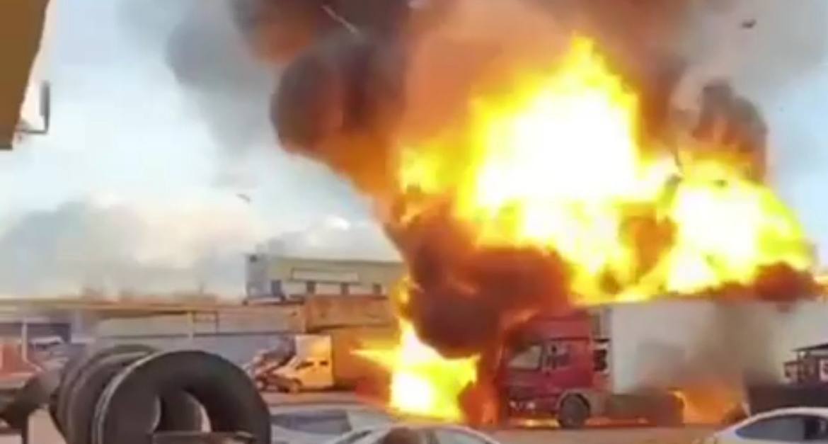 Грузовик взорвался на парковке в подмосковном Видном