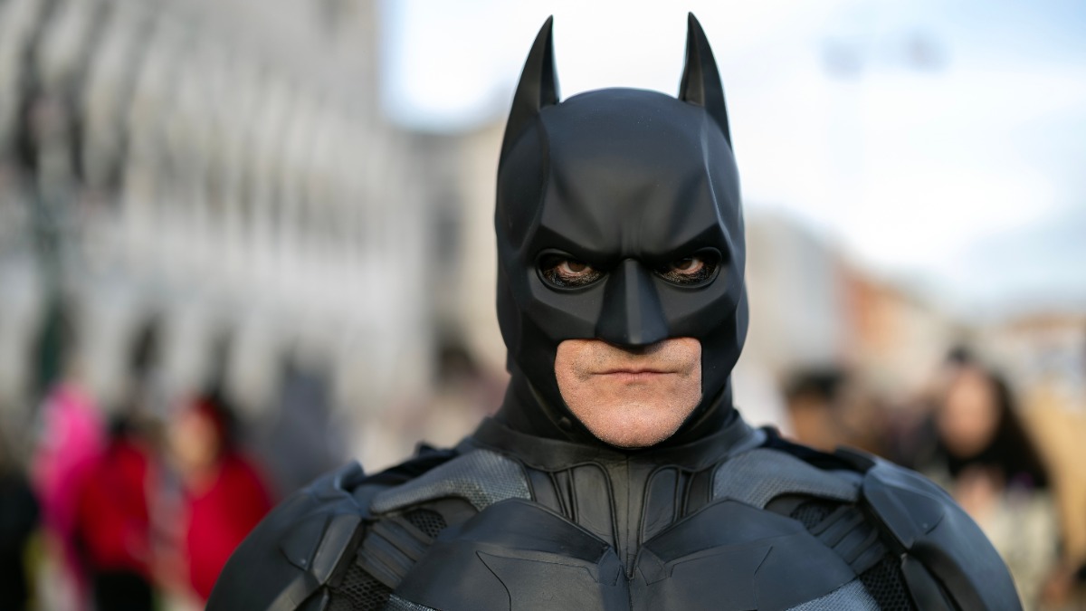 Женщина развелась с мужем, потому что он решил стать Бэтменом