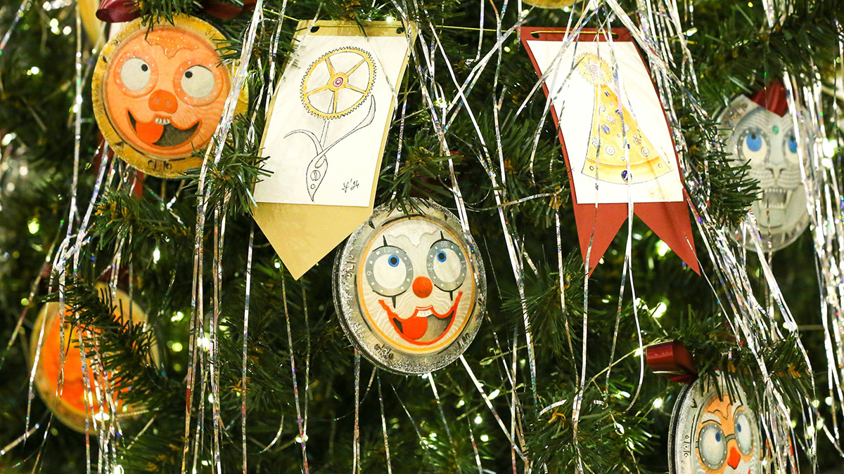 Школьникам на Камчатке запретили костюмы зарубежных персонажей на Новый год