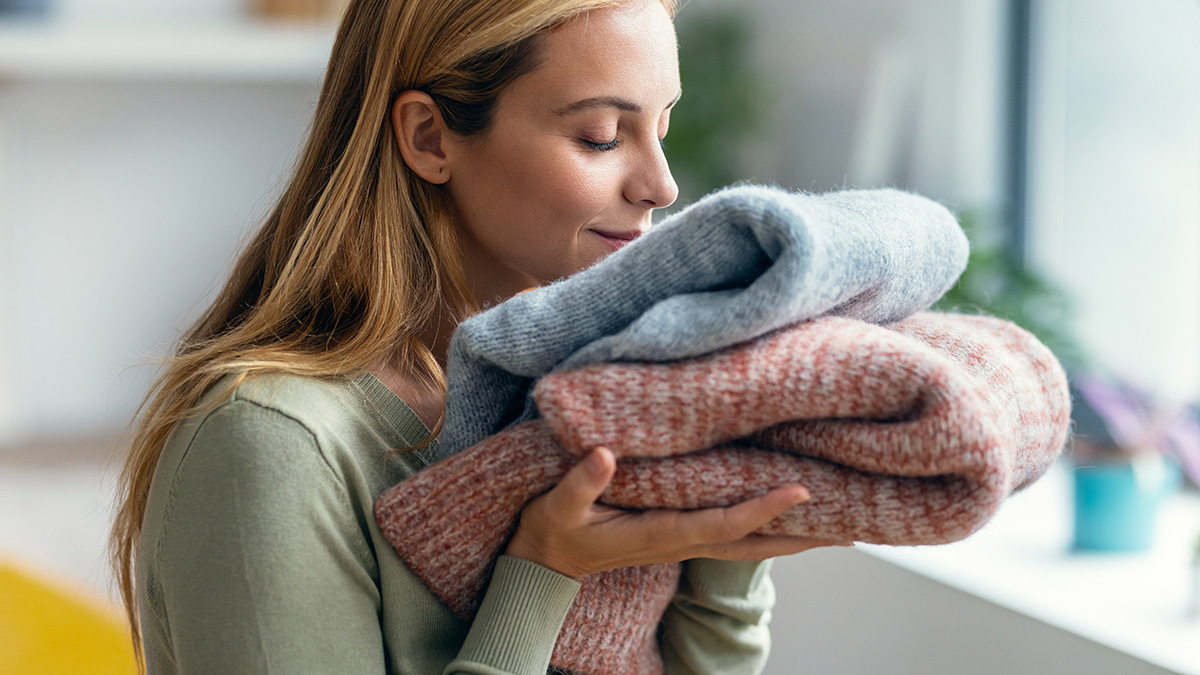 Как сохранить одежду: выбор средства для стирки, глажка, хранение