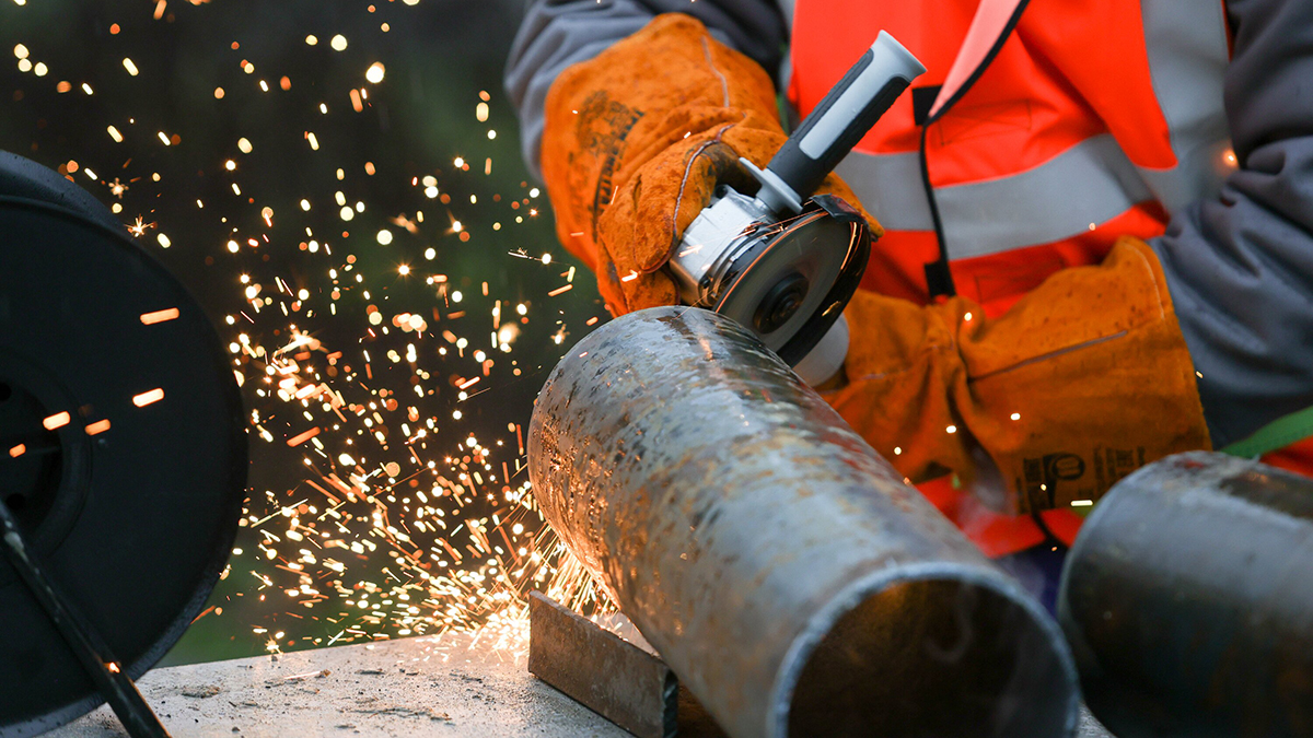 Минстрой: Заработок сварщика в России может достигать 500 тысяч рублей