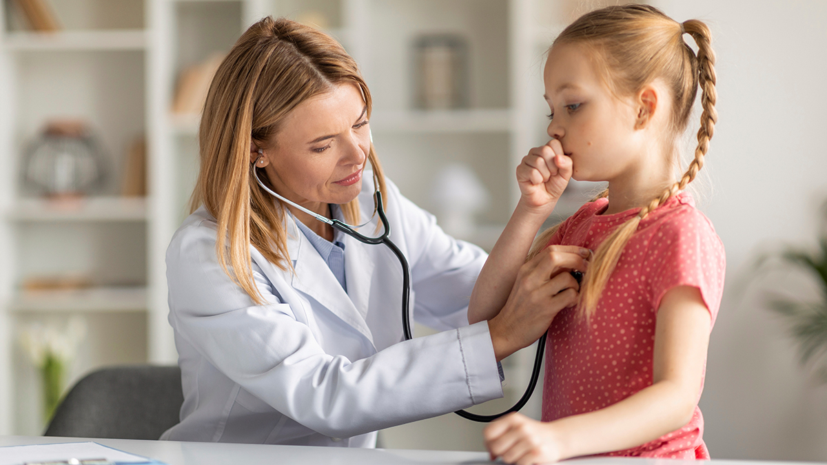 Почему у ребенка возникает свист при дыхании и что с этим делать