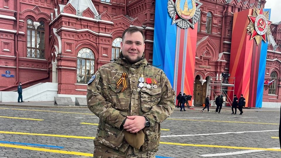 Аэроразведчик Александр Кряжев на площади Революции в Москве