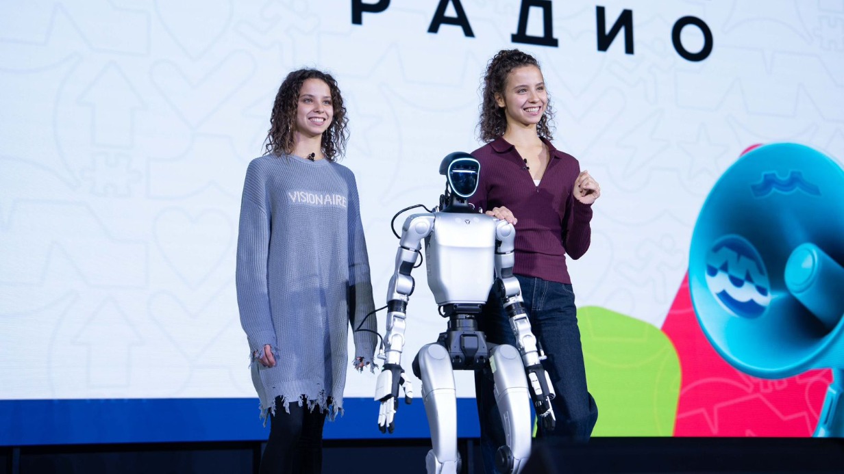 «Русская Медиагруппа» научит журналистике антропоморфного робота