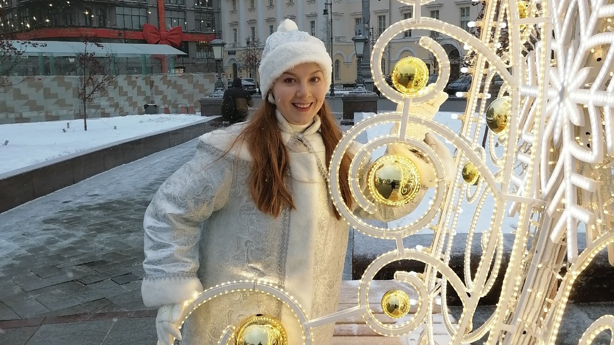 Аниматор-экскурсовод Полина Глаголева часто выступает на праздниках в роли Снегурочки