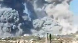 Мощный взрыв произошел на складе боеприпасов в сирийском городе Идлиб