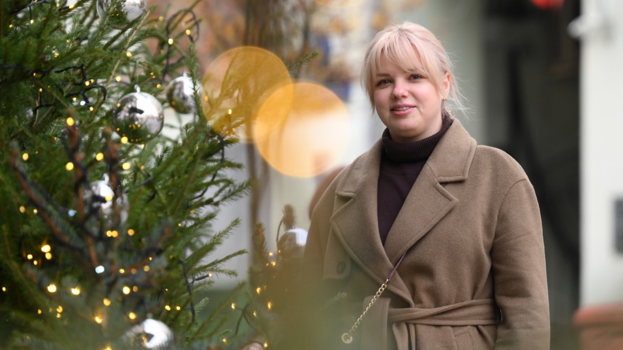 Менеджер Татьяна Пестова уже ждет снежную погоду, но даже ранняя зима еще не пришла в столицу