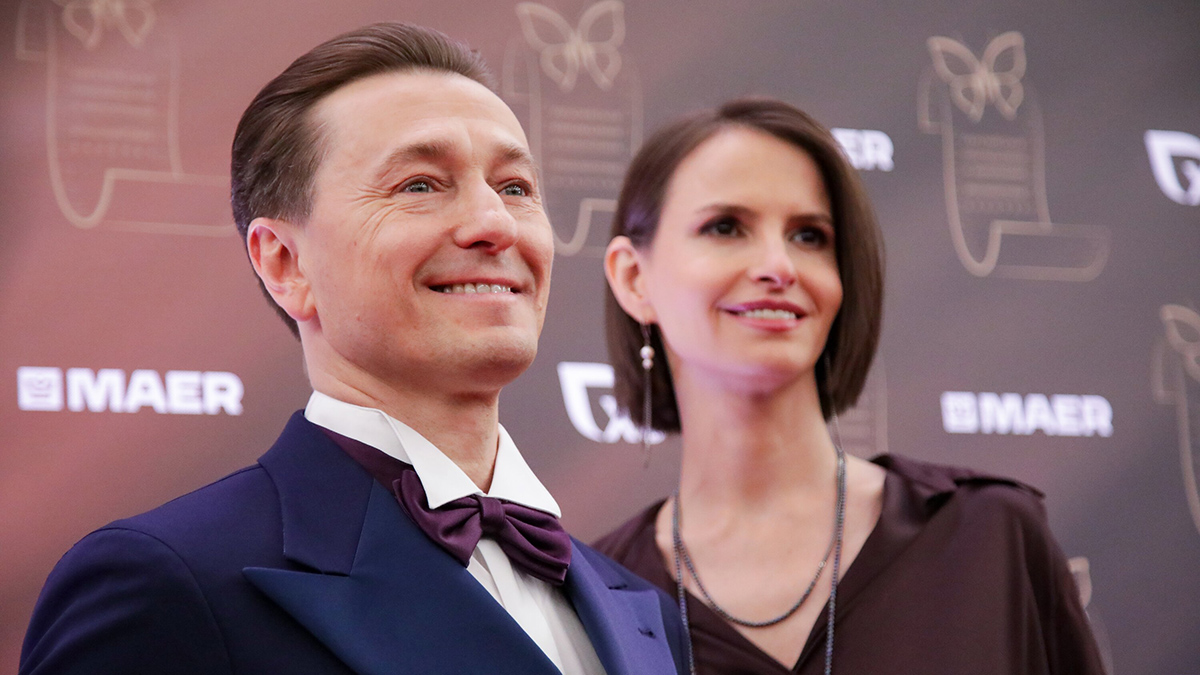 Безруков потребовал выплатить 250 тысяч рублей за выпуск масок с его лицом