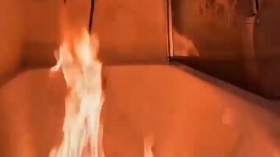 Москвичка решила сделать ремонт при свечах и сожгла свою ванную 