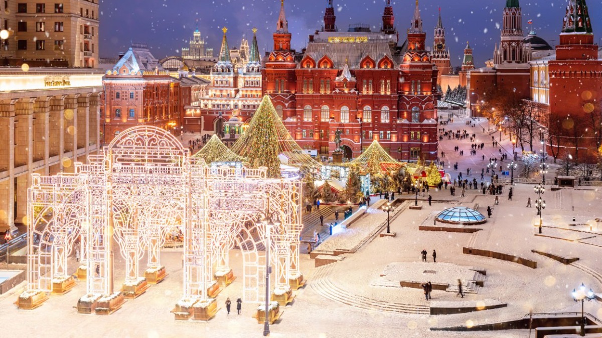 Восемь световых арок украсили центр столицы в преддверии новогодних и рождественских праздников