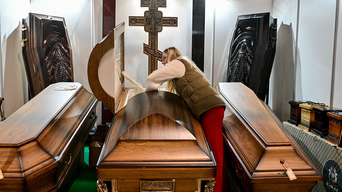 Во сколько обходятся похороны в России