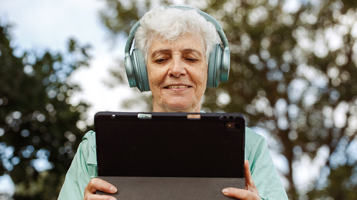 Бабушка играет в Counter-Strike: польза компьютерных игр для пожилых