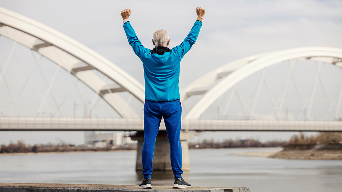 Почему болит спина