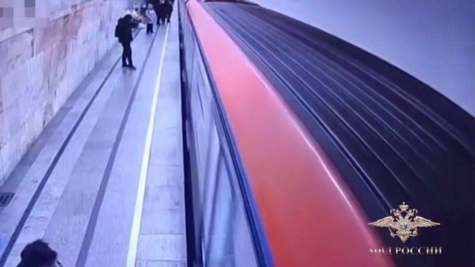 Пьяный 20-летний москвич проехал одну станцию в метро на крыше поезда