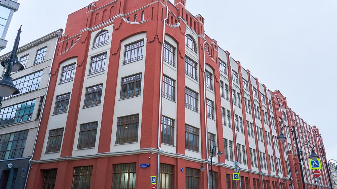 Фасады главного корпуса типографии Сытина на Пятницкой улице обновили