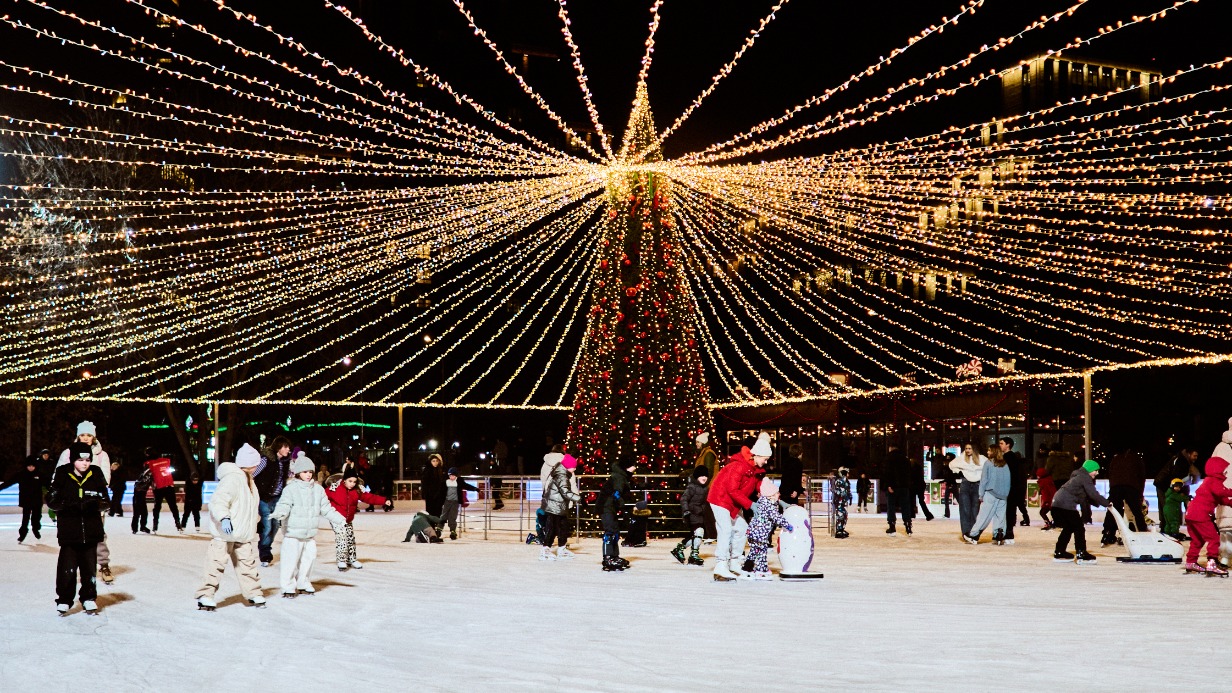 Сергунина: 17 катков с искусственным льдом уже открыли в парках Москвы