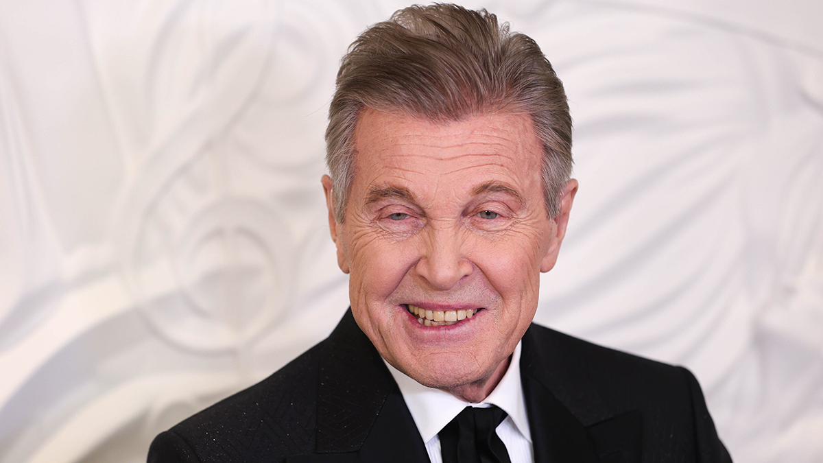 Сколько всего квартир у певицы Ларисы Долиной