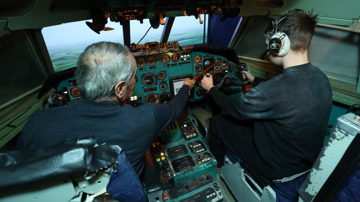 Дети участников СВО побывали на экскурсии в Международном аэропорту Внуково