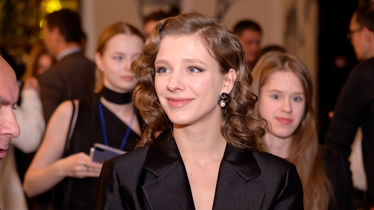 Лиза Арзамасова показала новое романтичное фото с мужем