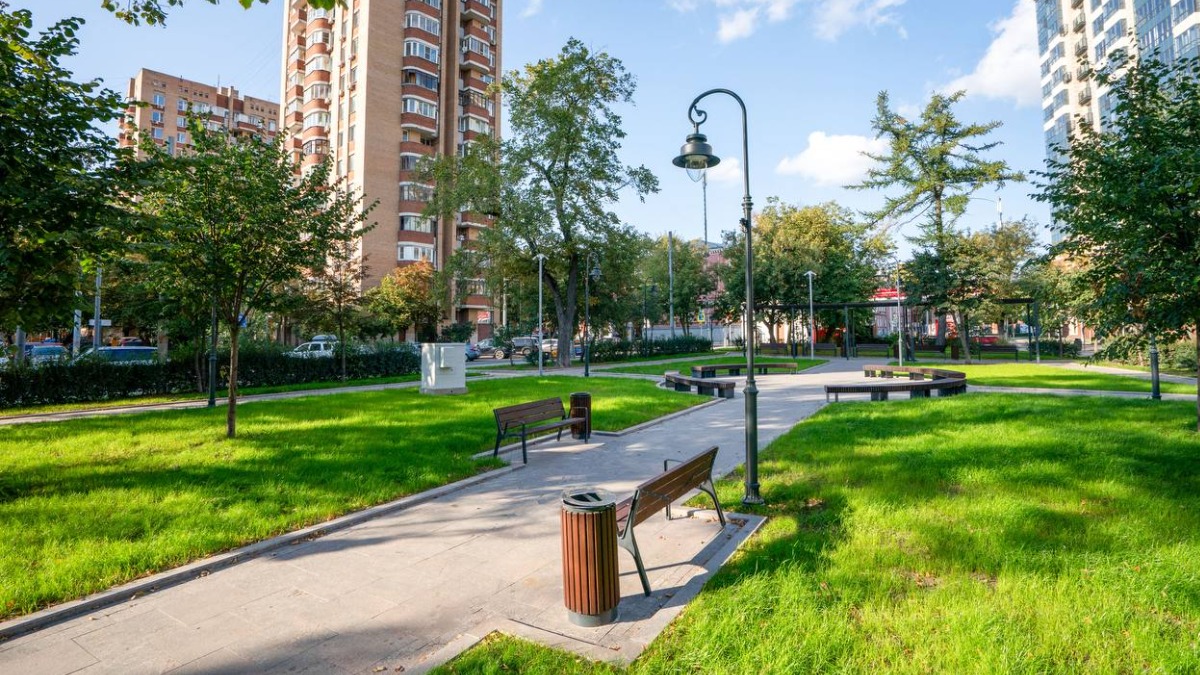 Сквер возле Благовещенской церкви обновили в ВАО Москвы