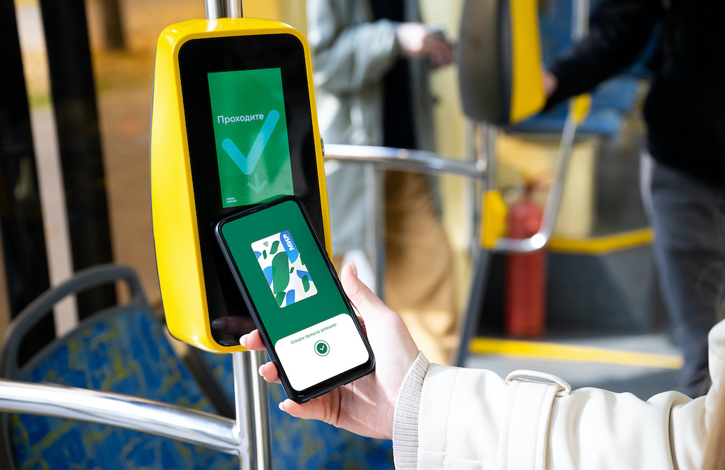 Новогодний подарок для пассажиров: весь декабрь возвращается двойной кешбэк с оплаты поездок в московском транспорте 