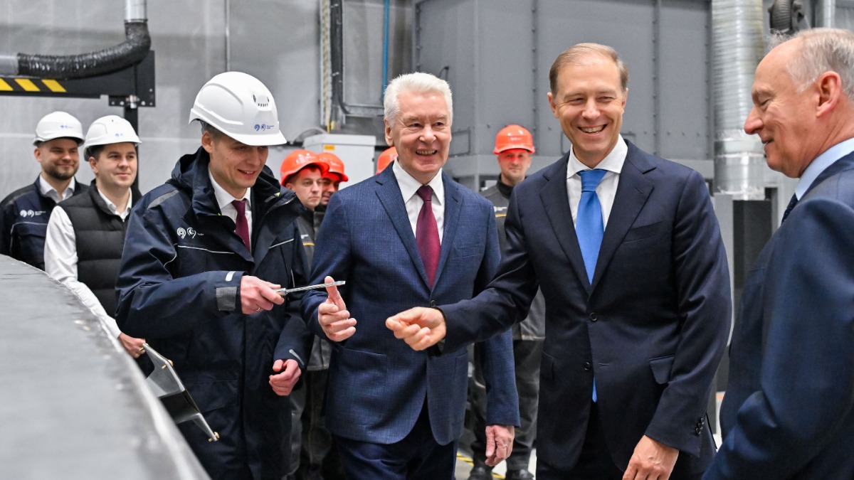 Первый зампредседателя правительства РФ Денис Мантуров, мэр Москвы Сергей Собянин и гендиректор Московской судоверфи Илья Акулов запустили производство электросудов