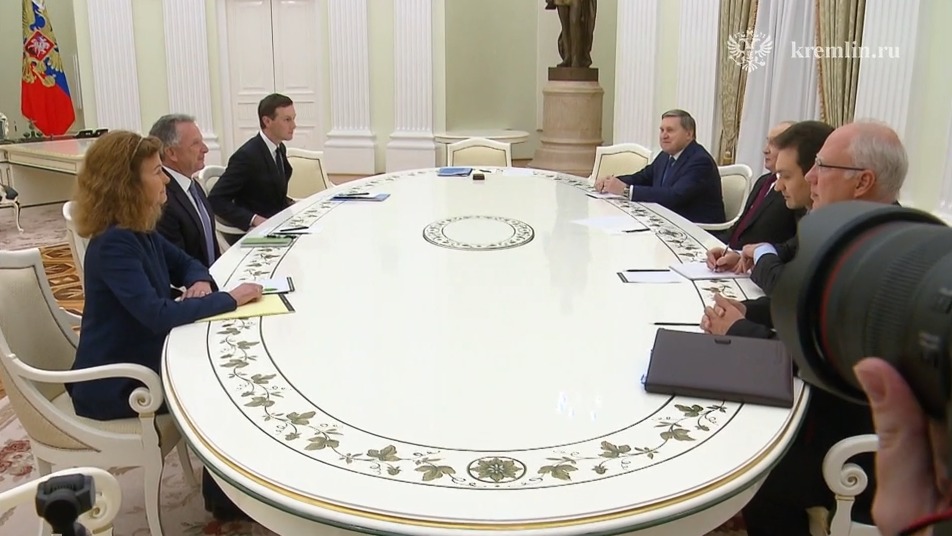 «Царьград» заметил статуи четырех правителей России на встрече Путина и Уиткоффа