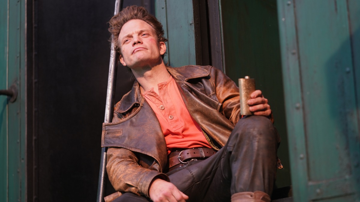 Актер Евгений Ткачук в фильме «Волчок» сыграл профессионального кулачного бойца, который берется охранять 13-летнего мальчика