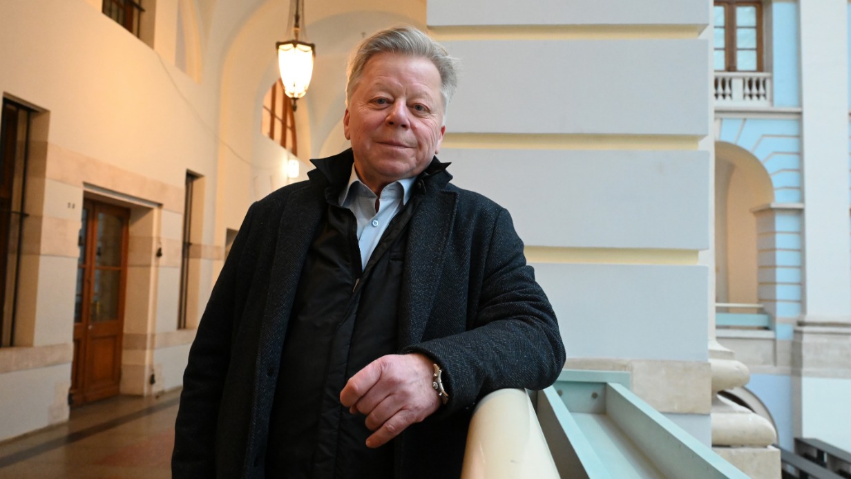 Генеральный директор «Экспоцентра» Василий Бычков готовится к открытию выставки в Гостином Дворе