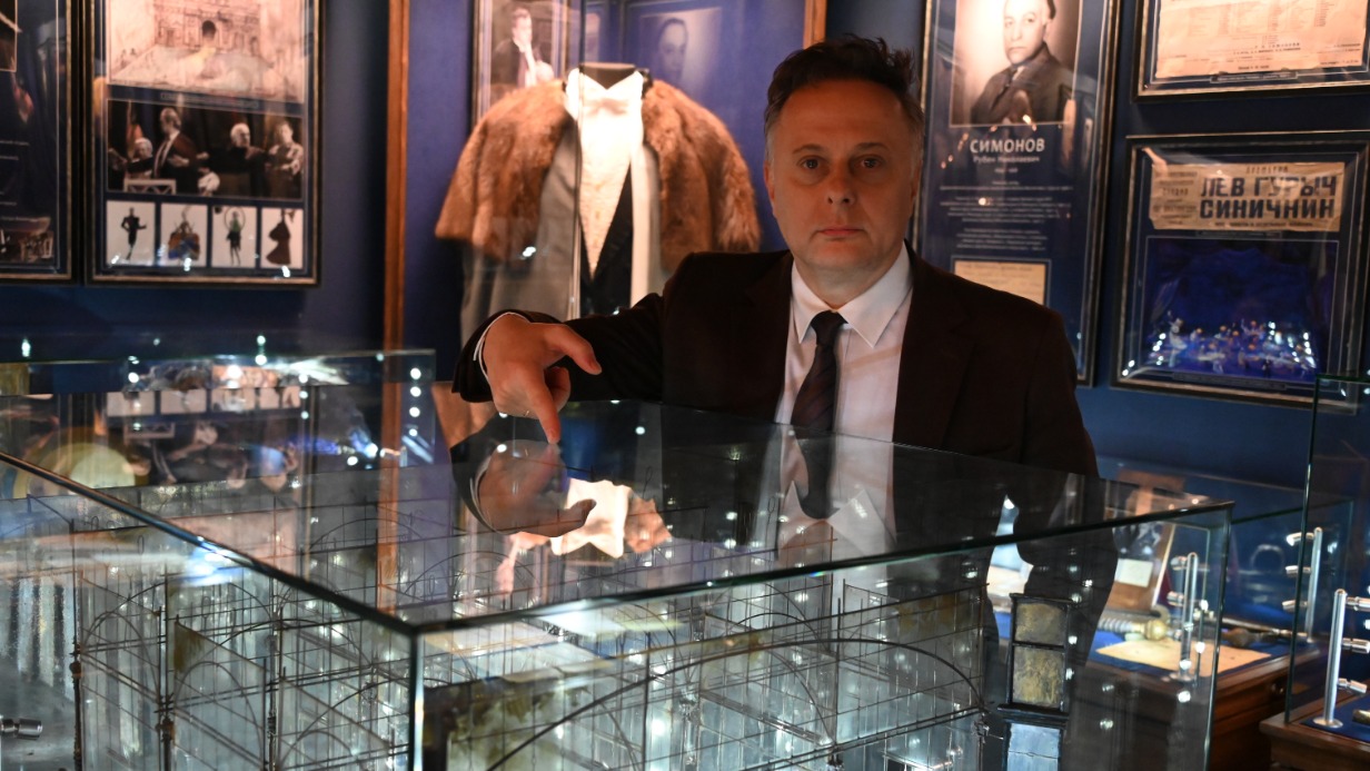 Директор Государственного академического театра имени Евгения Вахтангова Кирилл Крок на пресс-показе новой мультимедийной экспозиции «Гений места»