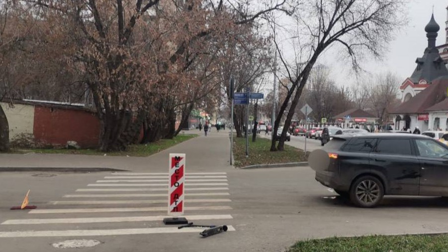 Водитель сбил 10-летнего мальчика на самокате на пешеходном переходе в Москве