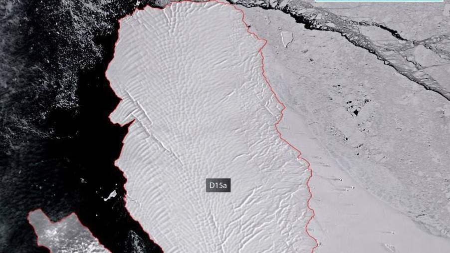 Роскосмос показал фото самого большого айсберга D15а с орбиты