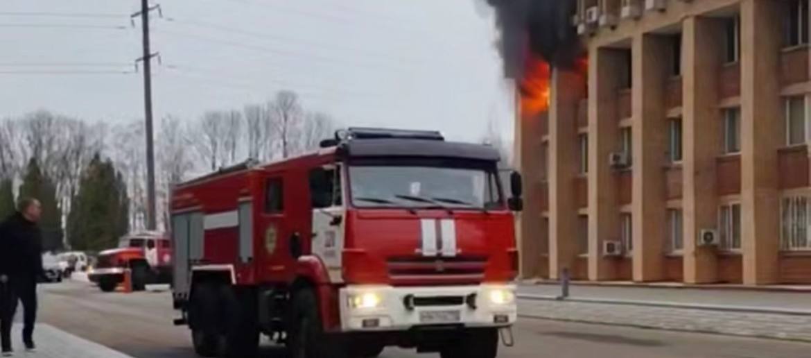 Здание администрации загорелось в подмосковной Кашире