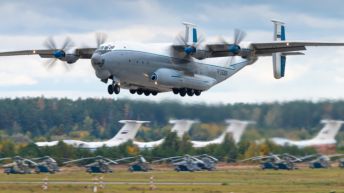 Самолет Ан-22 упал в Ивановской области