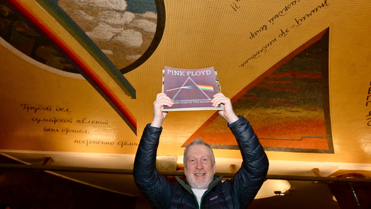 Президент Союза композиторов Евразии Андрей Батурин на станции метро «Маяковская»