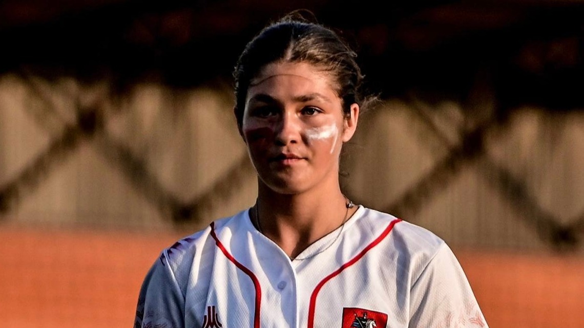 Тренер Анастасия Михеева на одном из соревнований по софтболу среди молодежных команд