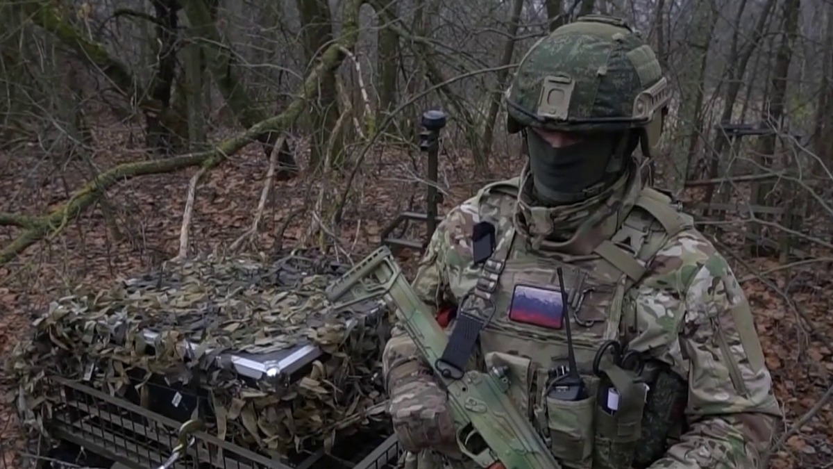 Командир взвода наземных роботизированных комплексов с позывным «Абсент» выполняет задачи в зоне спецоперации