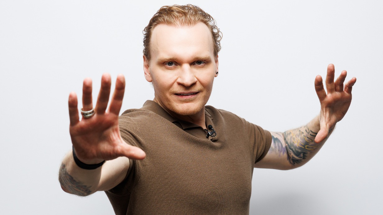 Сергей Сафронов уверен, что главная работа фокусника сегодня — создавать трюки, аналогов которых не существует