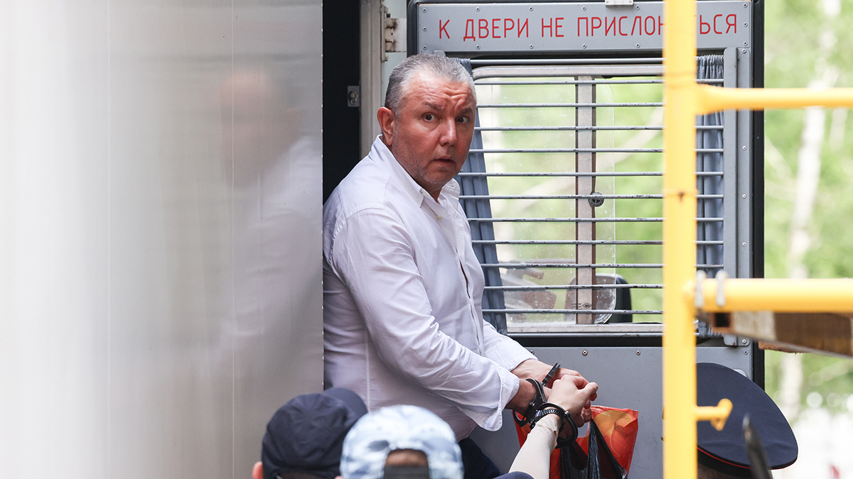 Дело полковника ФСБ Фролова: за что его судят, скандальный вылет в Дубай, обвинение во взятках