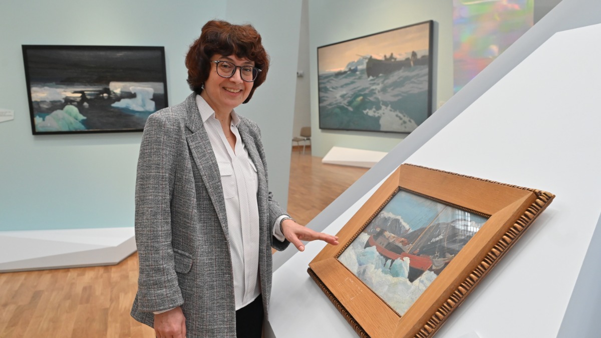 Куратор экспозиции «Арктика. Полюс цвета» Светлана Усачева открывает выставку в Третьяковской галерее