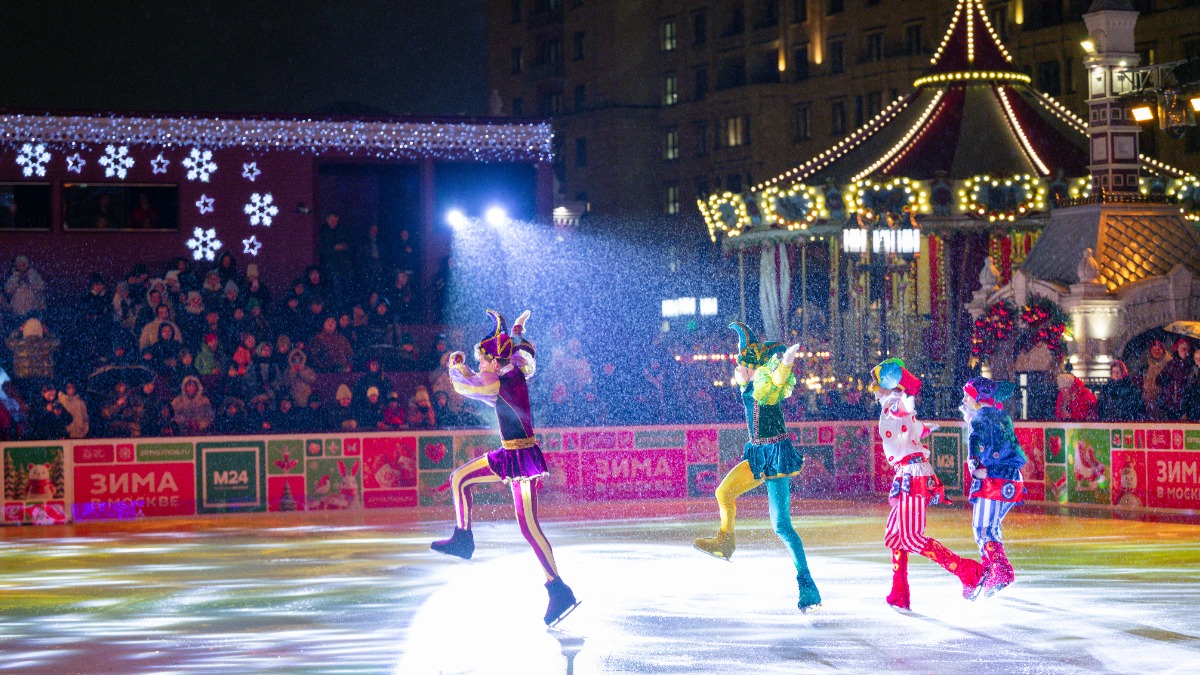 На центральной площадке «Путешествия в Рождество» состоялся праздник с ледовым шоу и чаепитием для детей бойцов СВО