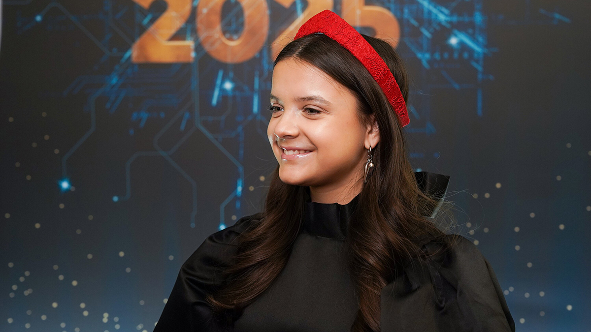 Охранник пытался прогнать с красной дорожки исполнительницу песни «Сигма-бой»