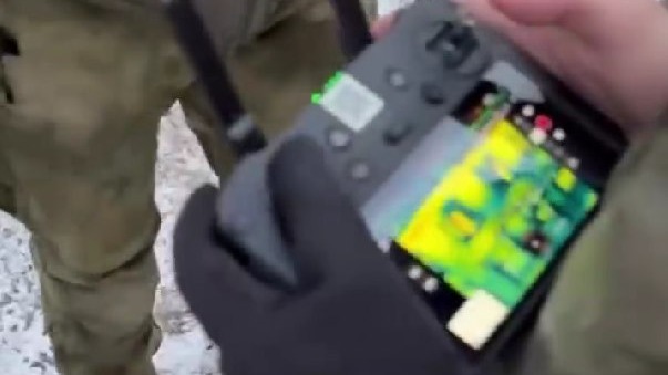 Макан опубликовал видео, на котором учится управлять дронами