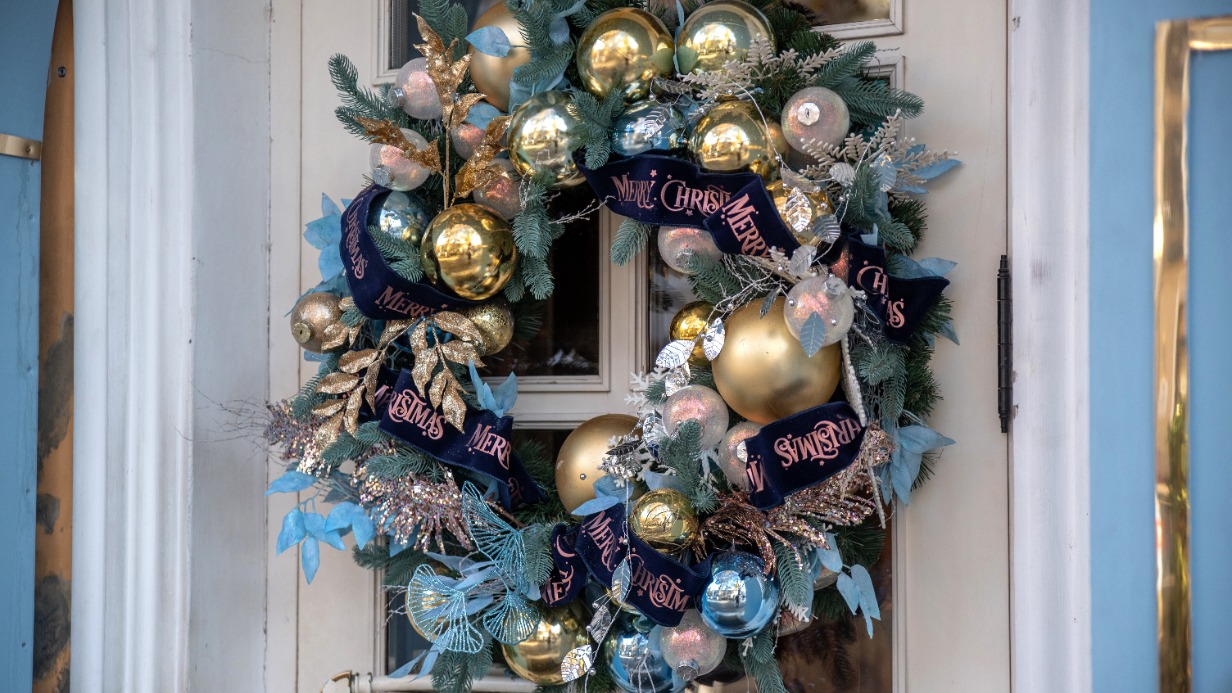 Можно ли украшать подъезд без согласования с соседями